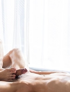 Enthusiastic masseuse Juri Kisaragi giving a great footjob to her client