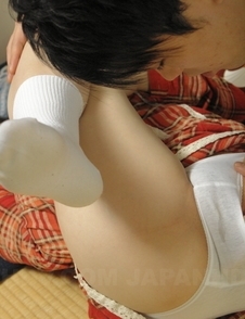 Mai Shimizu has the pussy licked and rubbed
