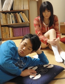 Mai Shimizu has the pussy licked and rubbed
