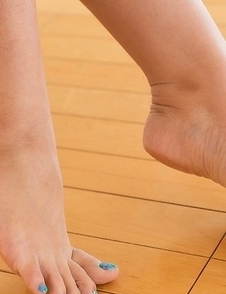 Tanned brunette Shinosaki Kotomi using her sexy feet to jerk a dick