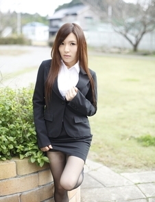 Naughty Hitomi Tsukishiro in office outfit