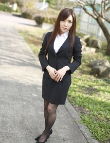 Naughty Hitomi Tsukishiro in office outfit