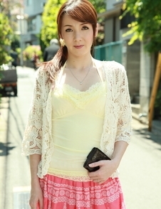 Asian Chika Sasaki in pink and yellow outfit