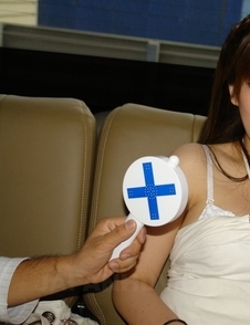 Yuri Rie gives blowjob in the car and shows