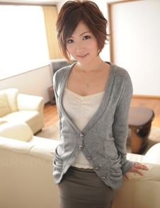 Kaede Oshiro with busy mouth shows sexy legs