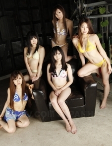 People orgy with many Asian gals taking bath