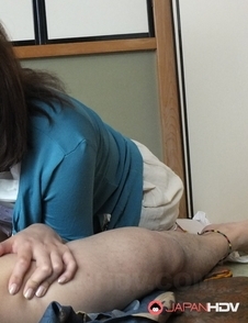 Juri Kitahara gives blowjob and rubs pussy