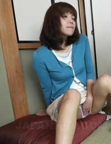 Juri Kitahara gives blowjob and rubs pussy