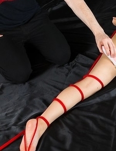 Natsuki Yokoyama gets her feet fucked before getting tied with red rope