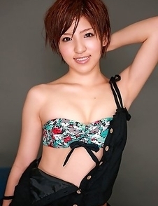 Erina Matsui racy babe shows juicy titties in colorful bra