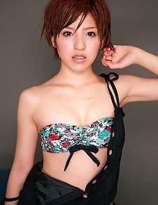 Erina Matsui racy babe shows juicy titties in colorful bra