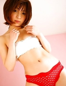 Ryoko Tanaka exposes hot behind in red panty in her bed