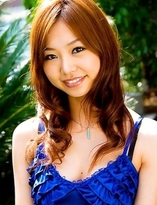 Sarasa Hara shows hot bust and naughty behind at the pool