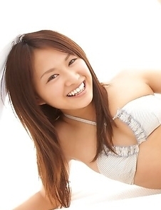 Natsumi Kamata loves taking clothes off to expose curves