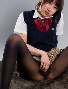 Karina Oshima wearing a pantyhose as she masturbates, she also gets thigh-fucked