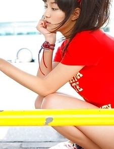 Miyake Hitomi has some perfect to be photographed curves