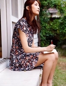 Asana Mamoru with big boobs in red bra loves the sunlight