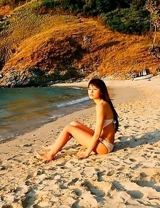 Yuriko Shiratori with sexy body loves spending time on sand