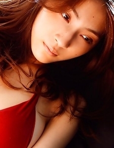 Asana Mamoru with big boobs in red bra loves the sunlight