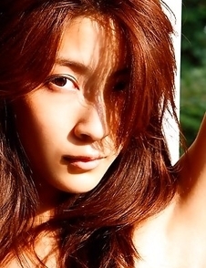 Asana Mamoru with big boobs in red bra loves the sunlight