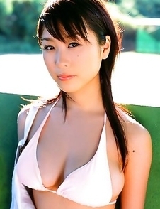 Mai Nishida is so happy to feel sun light on her sexy body