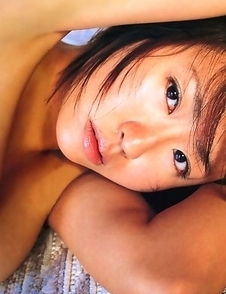 Hitomi Kitamura with big melons has hot holiday at the sea