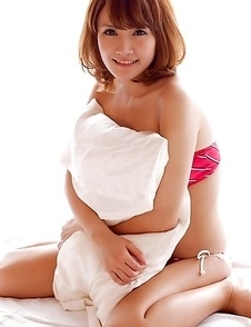 Misuzu Tachibana in blue shiny lingerie rubs cunt of bathtub