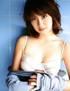 Azusa Yamamoto with lustful curves loves outdoor activities