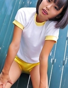 Ran Sakai in white t-shirt shows nasty behind in shorts