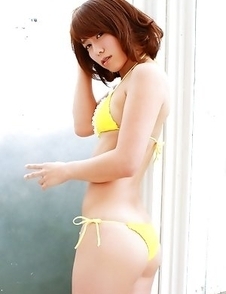 Misato Kashiwagi in yellow lingerie rubs pussy of bench