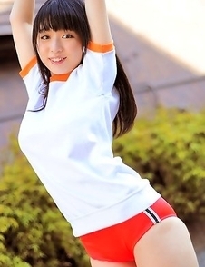 Megumi Suzumoto with hot bum in shorts is ready for sports