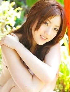 Ai Haneda reveals sexy curves behind veil under sunlight