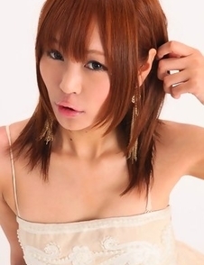 Sayuri Ono shows some of sexy legs and invites to be kissed