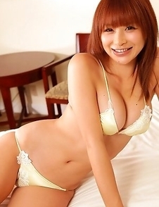 Yuu Tejima exposes huge assets in bra in different ways