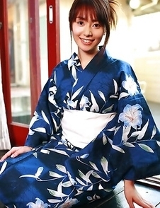Momoko Tani exposes sexy legs under geisha dress and smiles