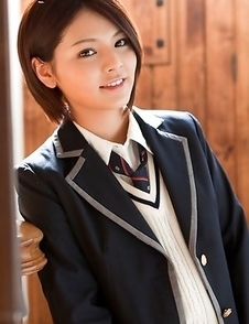 Tsubasa Akimoto in sexy uniform enjoys her way to school
