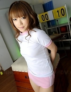 Nazuna Otoi likes to show her cunt