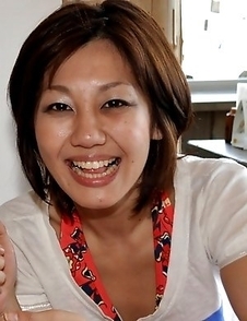 Porn queen Hinata Serina outdoors