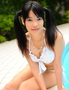 Amazing Japanese cutie showing off
