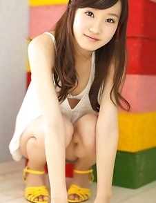 Cute babe Kana Yuuki motivates us for delight with innocent body