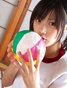 Cute Airi Sakuragi inspires us with teen body in innocent clothes