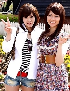 Rimu Endo and Ueno Misaki show off