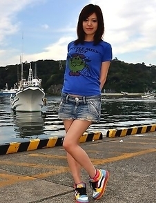 Hinata Serina showing off outdoors