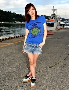 Hinata Serina showing off outdoors