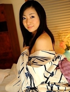 Lustful Emiko Koike teases on bed