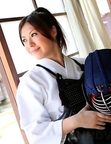 Kendo girl Jun Sena showing off