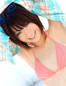 Mayu Kamiya takes juicy titties out of bra to enjoy sun