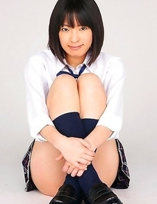 An Mashiro shows nasty behind under school uniform skirt