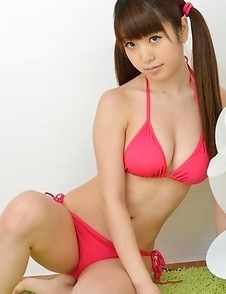 Mizuho Shiraishi with long hair has big cans in pink bra