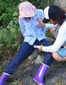 Hot amateur girl gets stimulated